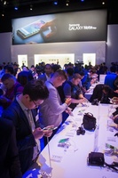 サムスン、「ギャラクシー・ノート4」発表 VR製品も