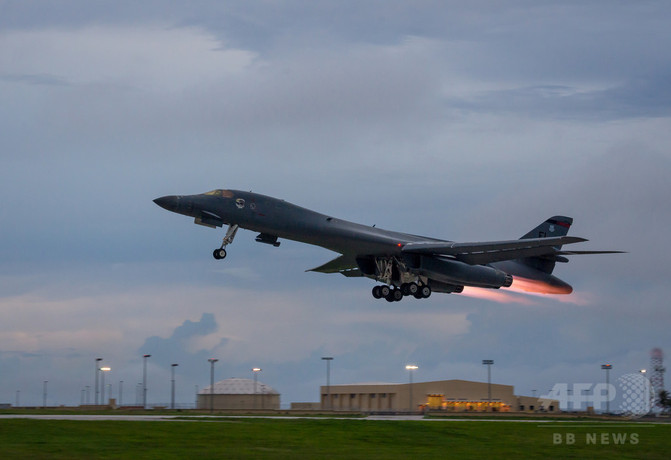 米軍のB1B爆撃機2機、朝鮮半島上空を飛行 北朝鮮をけん制 米軍のB1B爆撃機2機、朝鮮半島上空を飛行 北朝鮮をけん制