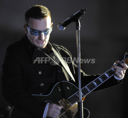 U2、ベルリンで「壁崩壊20年周年記念」の野外無料ライブ U2、ベルリンで「壁崩壊20年周年記念」の野外無料ライブ