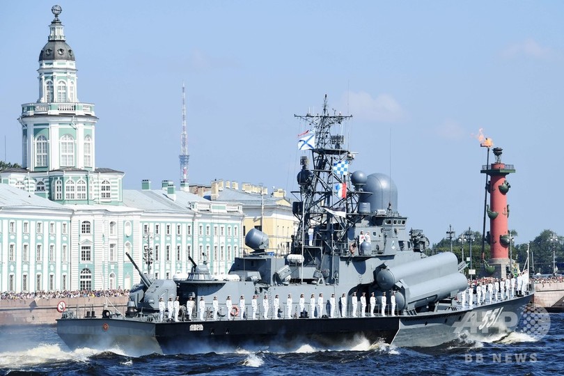 ロシア、「海軍の日」記念式典開催 プーチン大統領も視察 ロシア、「海軍の日」記念式典開催 プーチン大統領も視察