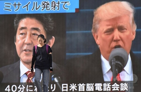日米首脳が電話会談、「北朝鮮の脅威」で緊密な連携を確認