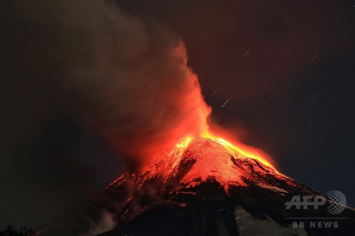 【チリ】火山が噴火、周辺住民3600人が避難（写真）(AFPBB )[3/4]