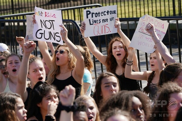 銃乱射「もう二度と」 被害高校の生徒、規制強化求め集会