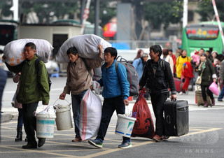 中国の「農民工」2.87億人に 若い世代が過半数 中国の「農民工」2.87億人に 若い世代が過半数
