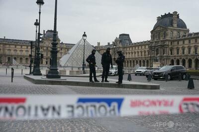 仏ルーブル美術館強盗事件、容疑者の男2人拘束 捜査当局