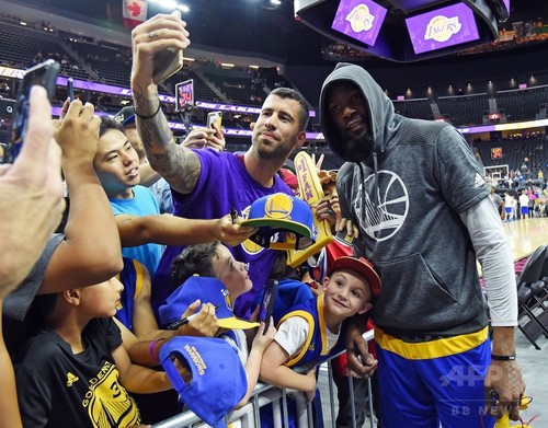 新シーズンのNBA、GM陣の優勝予想は圧倒的にウォリアーズ 新シーズンのNBA、GM陣の優勝予想は圧倒的にウォリアーズ
