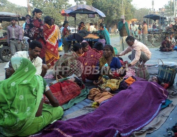 避妊手術した女性を次々野外に放置、インドの病院 避妊手術した女性を次々野外に放置、インドの病院