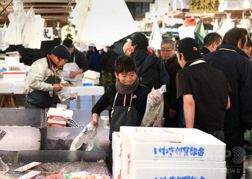 動画:家族の成長、築地市場とともに 魚河岸の若女将「帳場」修行中 動画:家族の成長、築地市場とともに 魚河岸の若女将「帳場」修行中