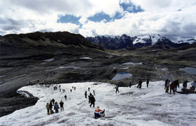 ペルーの氷河、70年以降40％縮小 政府報告