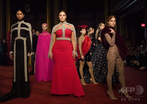 プラスサイズモデルもゴージャスなドレス姿で登場、「クリスチャン・シリアノ」18/19年秋冬 プラスサイズモデルもゴージャスなドレス姿で登場、「クリスチャン・シリアノ」18/19年秋冬