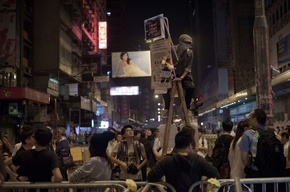 民主主義許せば低所得層が選挙支配、香港長官が発言