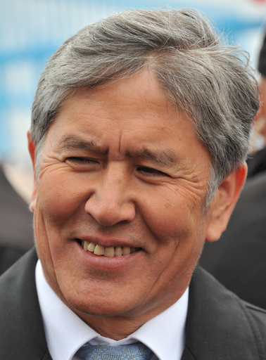 キルギス大統領選、アタムバエフ氏が圧勝 対立候補は不正を非難