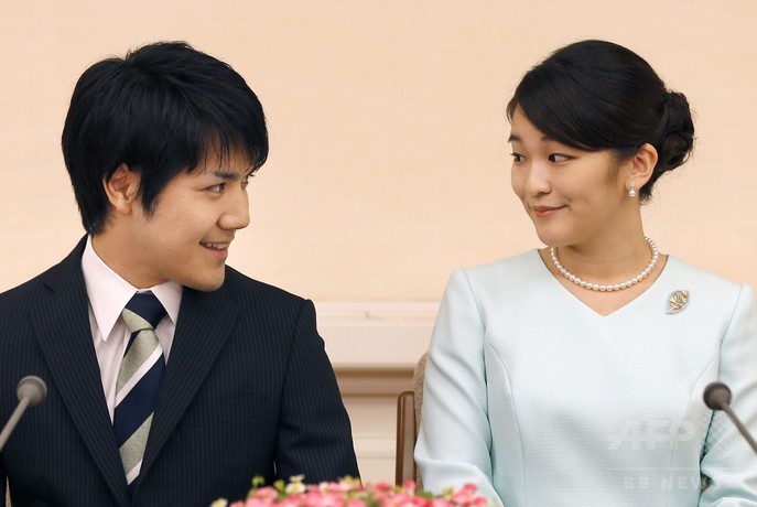眞子さま、小室圭さんと婚約内定会見 眞子さま、小室圭さんと婚約内定会見