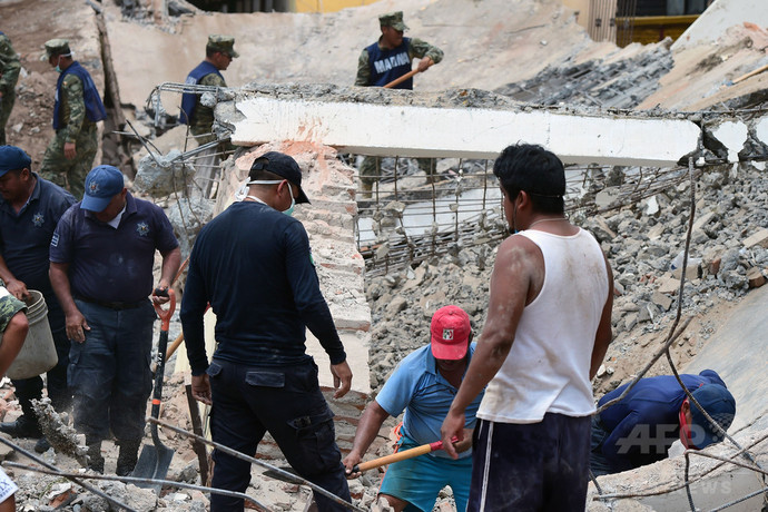 メキシコ地震、懸命の救出活動 死者は61人に メキシコ地震、懸命の救出活動 死者は61人に