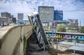 高架道路からバス転落、南アフリカ