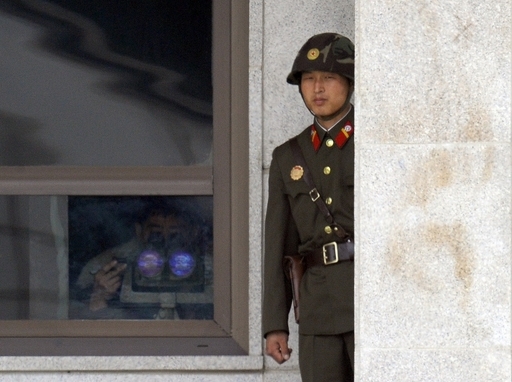 兵士が栄養失調に、政権弱体化か 隠し撮りビデオに映る北朝鮮