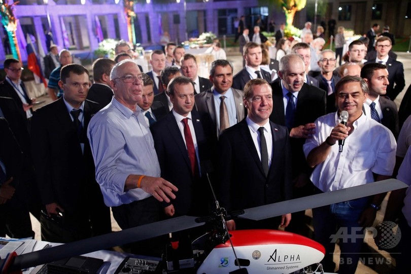 露首相に機密技術を使ったドローンをプレゼント、イスラエル農相に批判 露首相に機密技術を使ったドローンをプレゼント、イスラエル農相に批判