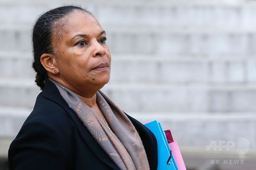 フランス法相が辞任、国籍剥奪の対テロ策に抗議 フランス法相が辞任、国籍剥奪の対テロ策に抗議