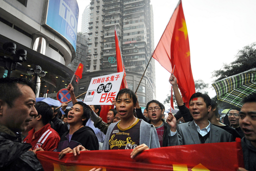 大都市・重慶で反日デモ、中国