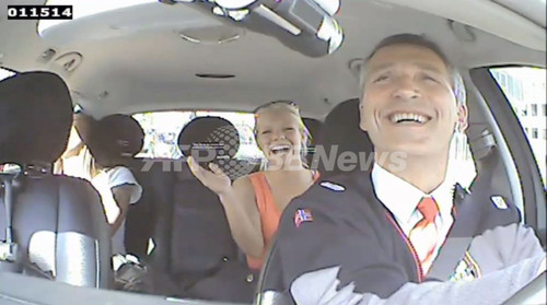 ノルウェー首相がタクシー運転手に変装、「国民の本音」探るため ノルウェー首相がタクシー運転手に変装、「国民の本音」探るため