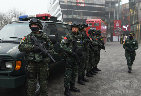 中国武装警察、習氏の指揮下に 権力集中一段と