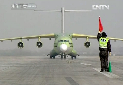 中国軍の広域展開を可能にする大型輸送機「運20」
