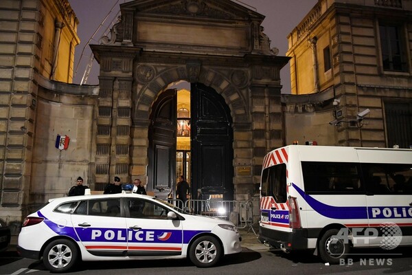 「黄色いベスト」デモ、政府庁舎の扉破り侵入 仏各地で衝突