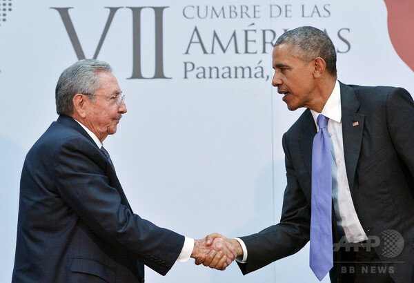 米・キューバ首脳が歴史的会談、冗談も飛び出す