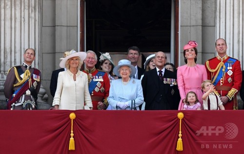 英女王の「公式誕生日」、ロイヤルファミリーが勢ぞろい 英女王の「公式誕生日」、ロイヤルファミリーが勢ぞろい