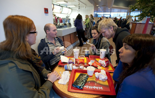 マクドナルド撤退のアイスランド、最後の「マック」に顧客が殺到 マクドナルド撤退のアイスランド、最後の「マック」に顧客が殺到