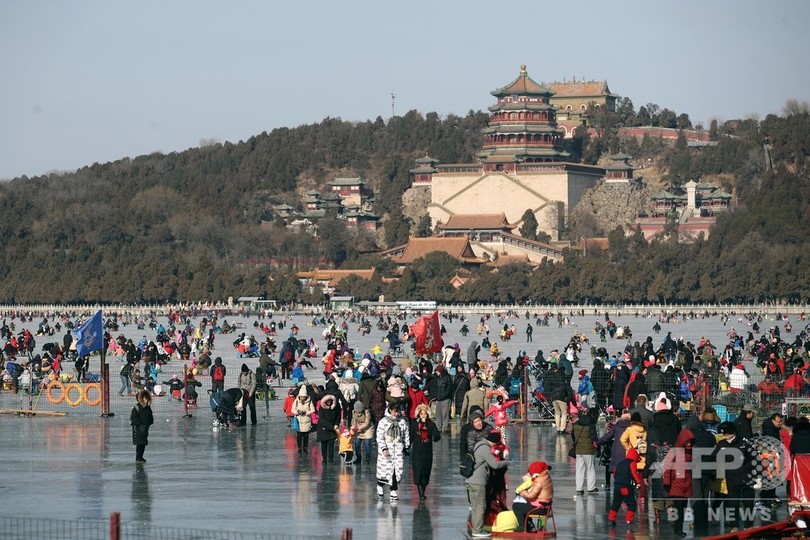 新年は湖の氷上で 北京・頤和園 新年は湖の氷上で 北京・頤和園