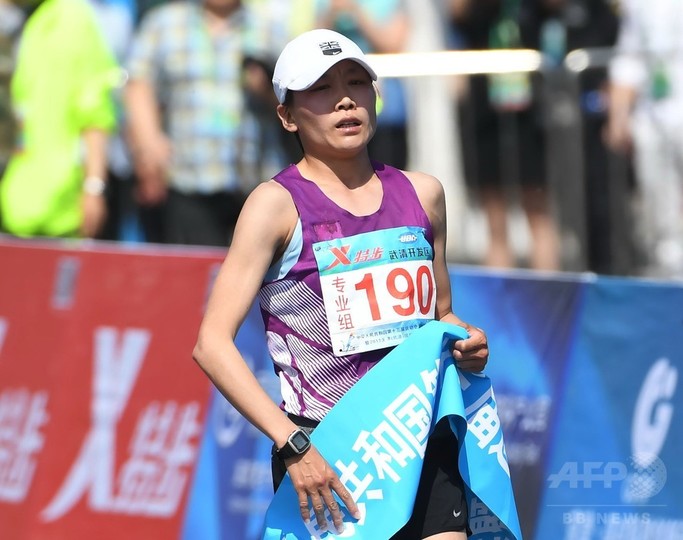 中国のマラソン女王に薬物違反で8年間の出場停止 中国のマラソン女王に薬物違反で8年間の出場停止