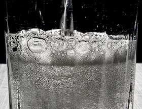 砂糖入り飲料の摂取と関連か、年間死者数18万人以上 研究 砂糖入り飲料の摂取と関連か、年間死者数18万人以上 研究