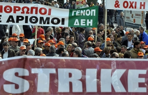 ギリシャでゼネスト、数万人がデモ行進