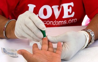 米のHIV感染者の半数、陽性診断までに3年以上 CDC 米のHIV感染者の半数、陽性診断までに3年以上 CDC