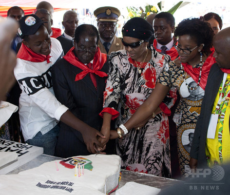 【ジンバブエ】大統領、91歳の豪華な誕生パーティーに批判（写真）（AFPBB）[3/1]