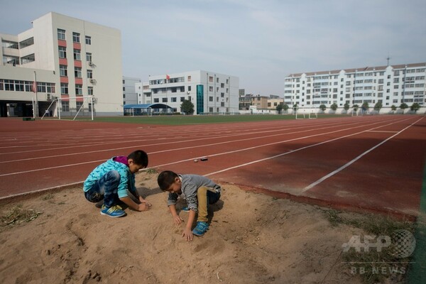 北京の小学校で児童ら体調不良、校庭を調査へ