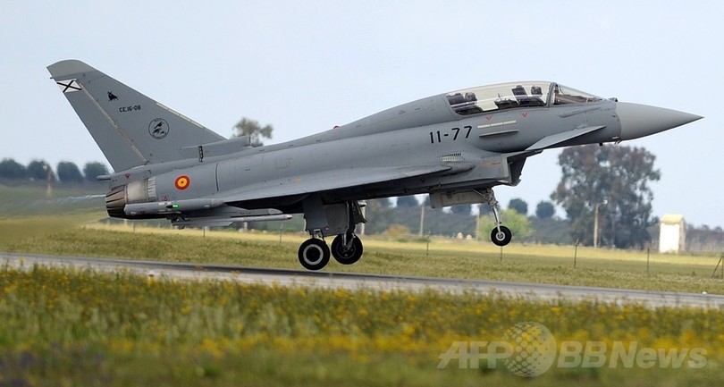 スペイン空軍基地でユーロファイターが墜落、パイロット死亡 スペイン空軍基地でユーロファイターが墜落、パイロット死亡