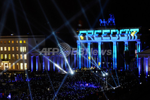 U2、ベルリンで「壁崩壊20年周年記念」の野外無料ライブ U2、ベルリンで「壁崩壊20年周年記念」の野外無料ライブ