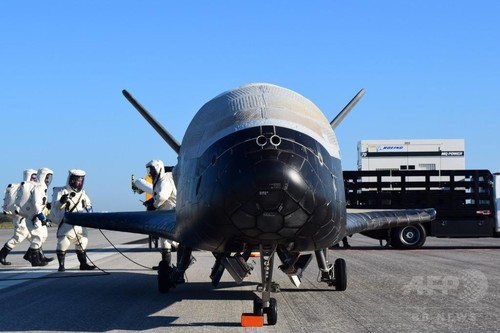 米軍の無人機、約2年の宇宙滞在終え地球に帰還 米軍の無人機、約2年の宇宙滞在終え地球に帰還