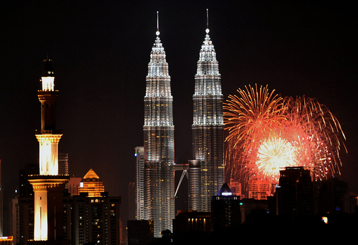 世界各地で新年のイベント、夜空を染める花火