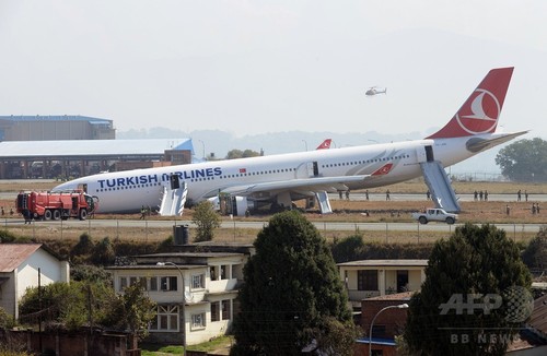 【ネパール】トルコ航空機が着陸失敗、滑走路外れ停止 （写真）(AFPBB)[3/4]