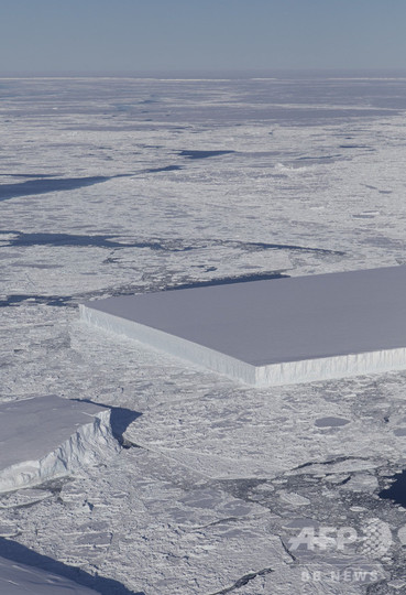 巨大な氷のテーブル? 南極海に板状の氷山出現 写真1枚 国際ニュース:AFPBB News