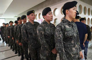 軍の大将夫婦が兵士を「奴隷」扱い、調査開始 韓国 軍の大将夫婦が兵士を「奴隷」扱い、調査開始 韓国