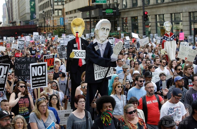 「大統領は白人至上主義も非難」 衝突めぐりホワイトハウスが釈明 写真4枚 国際ニュース:AFPBB News