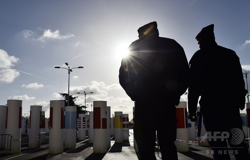 フランス厳戒、国境管理強化 約1000人に入国拒否 フランス厳戒、国境管理強化 約1000人に入国拒否