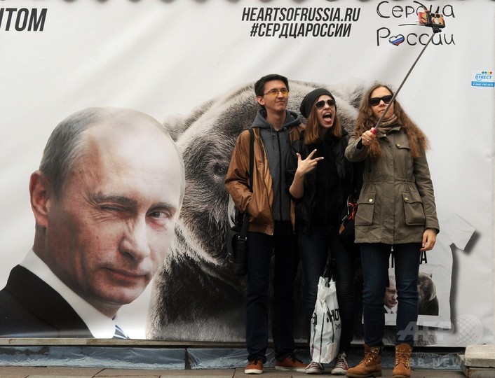 ロシアで「自撮り」死亡事故が多発、政府が安全運動を開始 ロシアで「自撮り」死亡事故が多発、政府が安全運動を開始