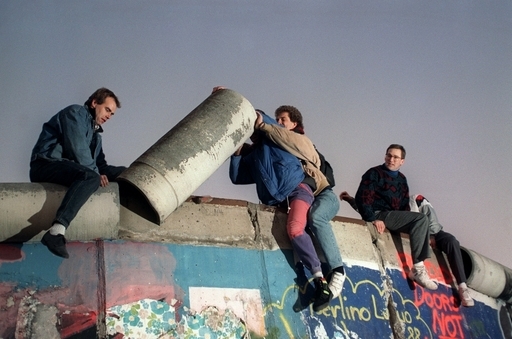 ベルリンの壁崩壊から20年、写真でふり返る熱狂