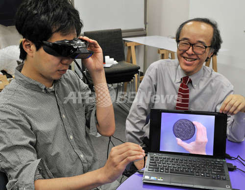 お菓子を大きく見せる「ダイエットゴーグル」、東大 お菓子を大きく見せる「ダイエットゴーグル」、東大