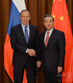 北朝鮮問題の「悪循環」、平和的解決で中ロ外相が一致 北朝鮮問題の「悪循環」、平和的解決で中ロ外相が一致